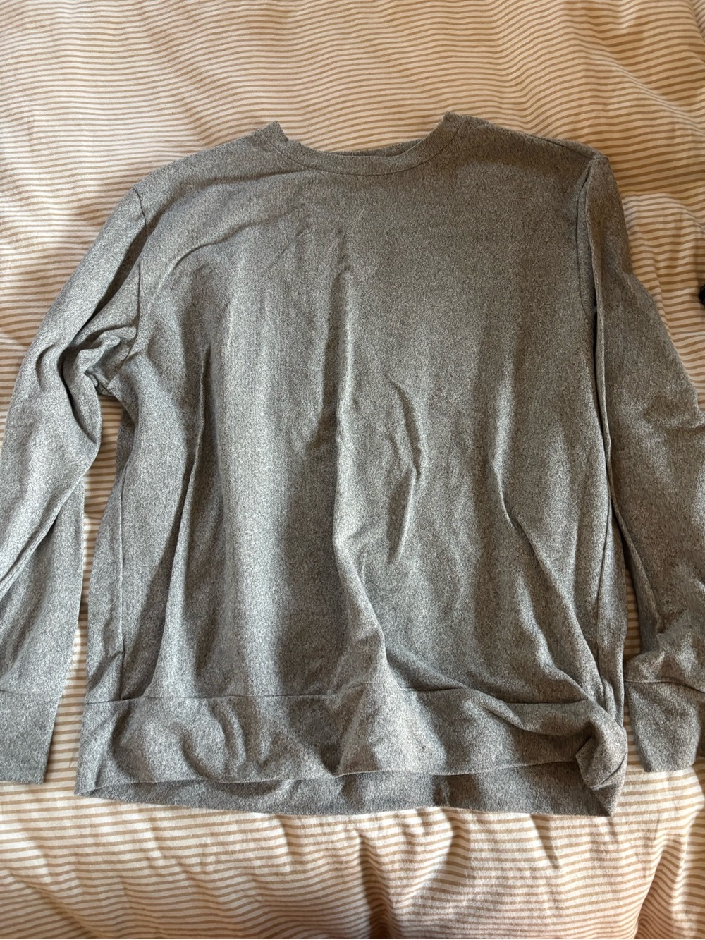 Uniqlo Heather Gray Crewneck sweater